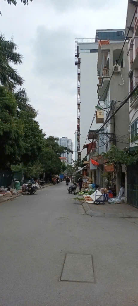BÁN NHÀ PHÚ DIỄN KHU PHÂN LÔ QUÂN ĐỘI 37M2 X 3 TẦNG , CHỦ CÁN BỘ NHÀ NƯỚC XÂY CHẮC CHẮN , Ô TÔ ĐỖ CỬA , CÓ VỈA HÈ , TIỆN ÍCH ĐẦY ĐỦ , CHỈ 9.2 TỶ